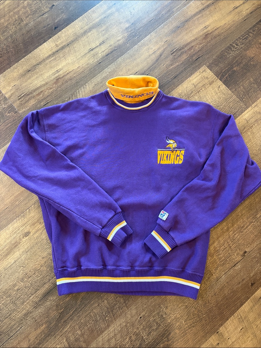 Vintage Minnesota Vikings Embroidered Crewneck 💜💛